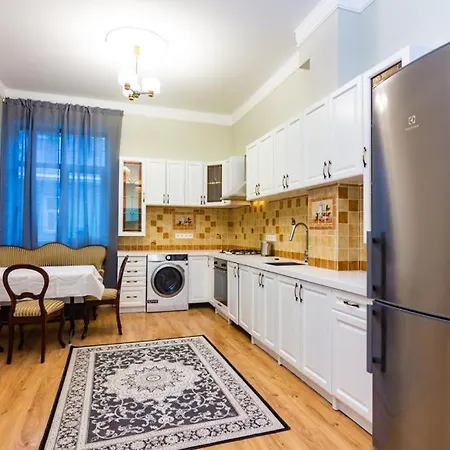 Apartment Bright 4 Bedroom In Old Town *