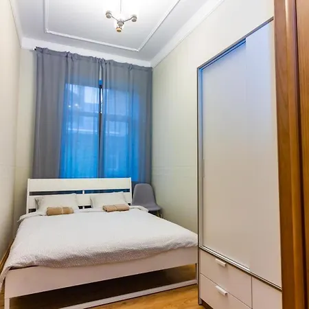 Bright 4 Bedroom In Old Town