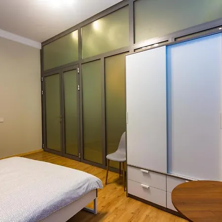 Bright 4 Bedroom In Old Town شقة ريغا